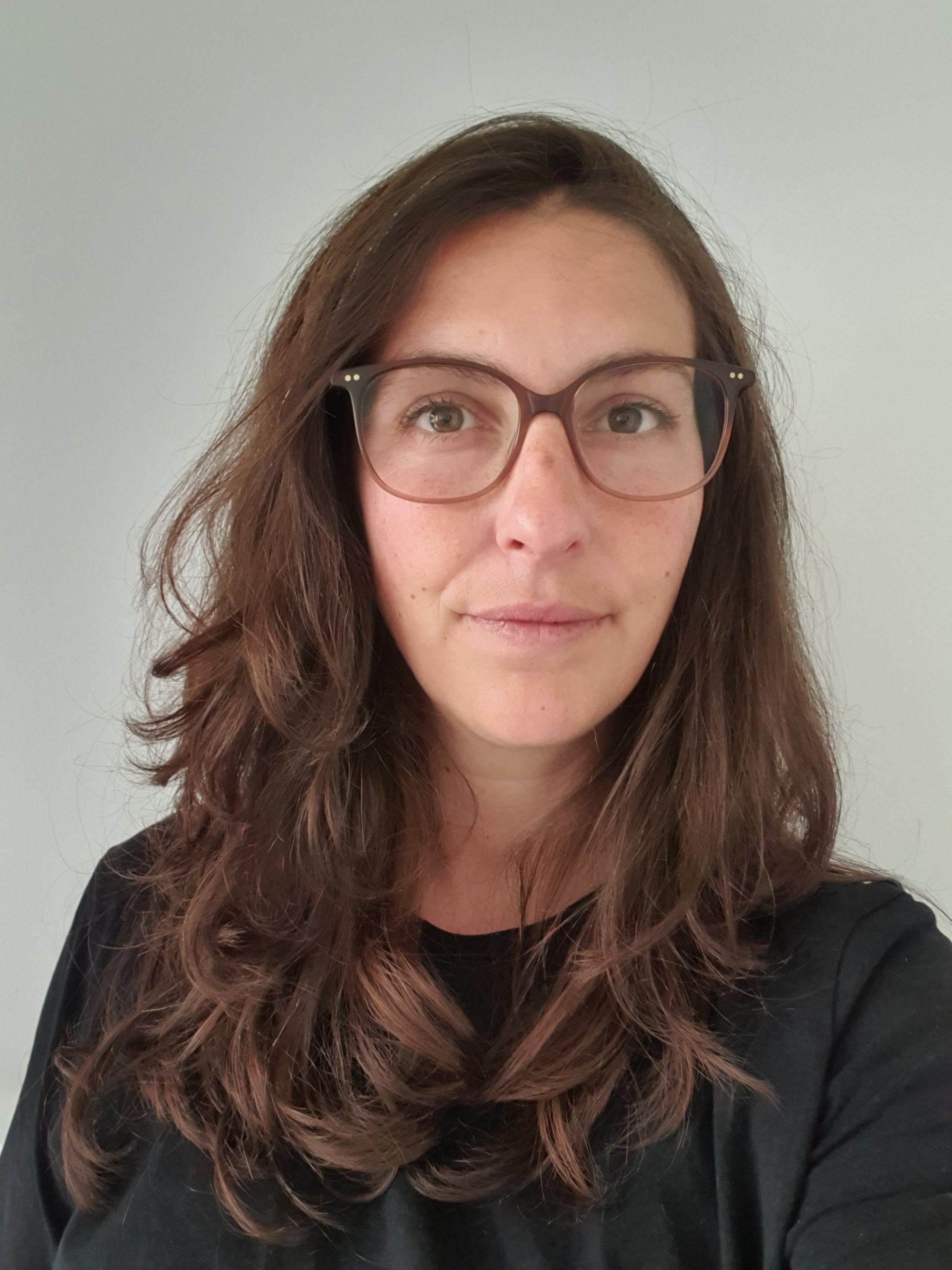 woman with brown hair and black eyes