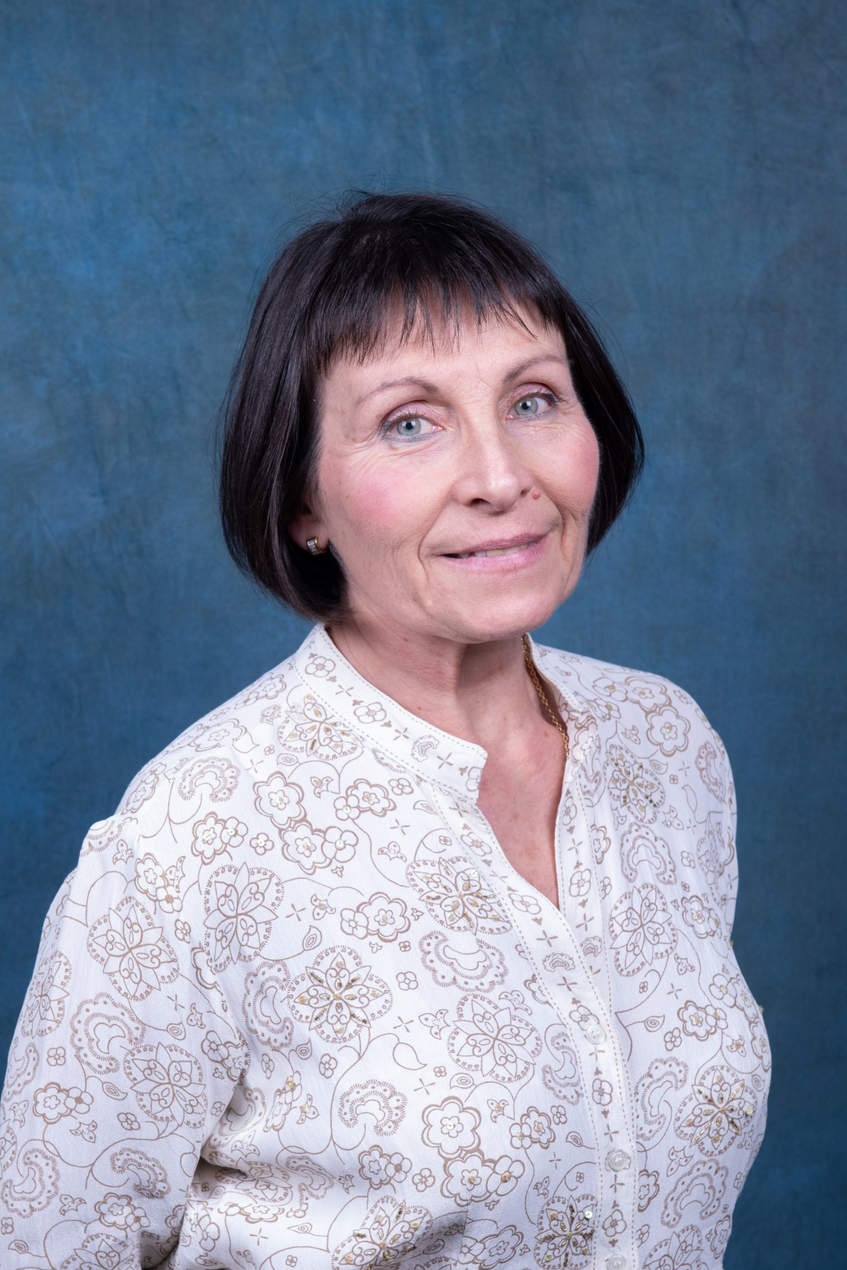 woman with brown hair and black eyes